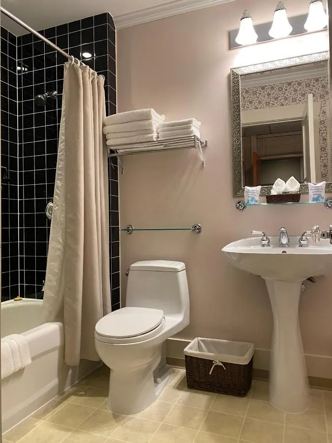 Kingston Hotel Vancouver